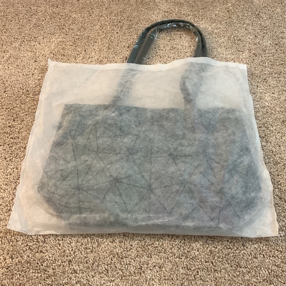 Geometric Hologram Shoulder Tote - Picture 4 of 6
